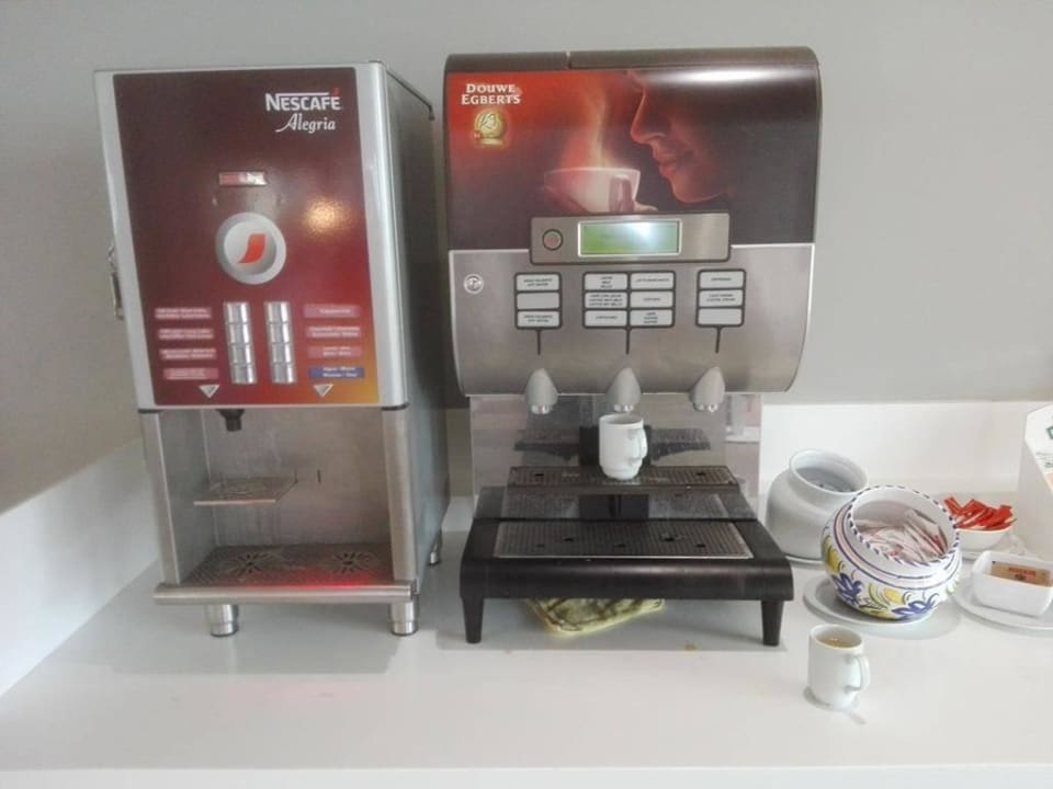 Frühstücksbuffet Automaten (rechts schmeckt besser) Hotel Riviera Vista