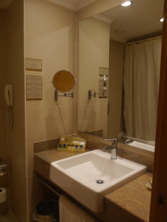 De badkamer Akka Alinda Hotel