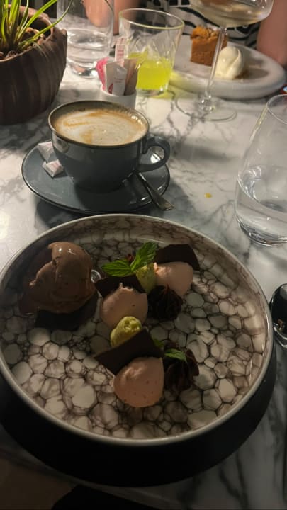 Gastro Acanthus Cennet Barut Collection