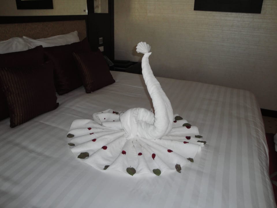 Made with towels every day by house keeper Premier Le Reve Hotel & Spa