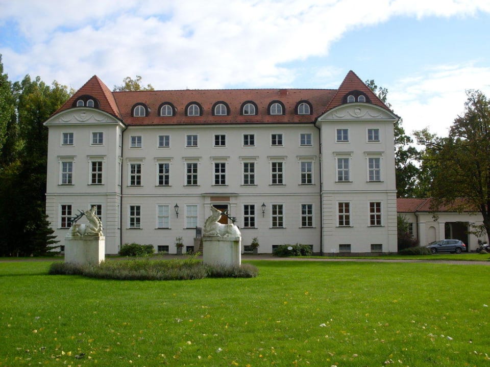 Das Schloß von vorne Hotel Schloß Wedendorf