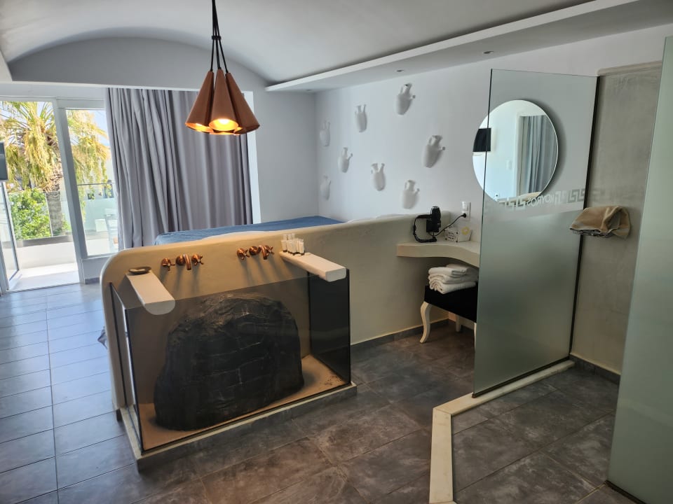 Zimmer Kouros Home & Suites