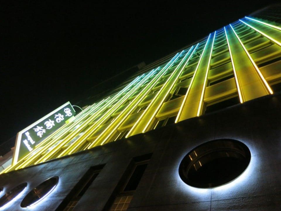 Hotel bei Nacht Royal Group Hotel Minghua Branch