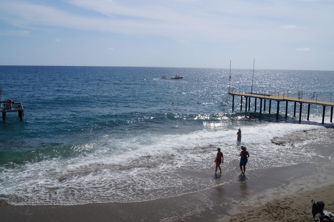 У пляжа Club Hotel Anjeliq