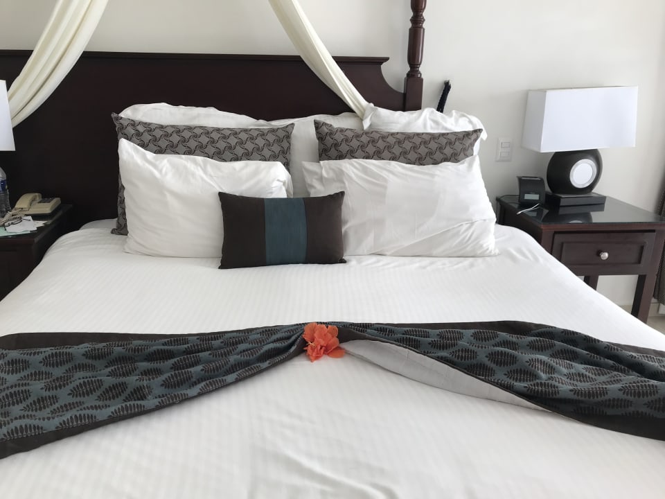 Schön dekoriertes Bett Dreams La Romana Resort & Spa