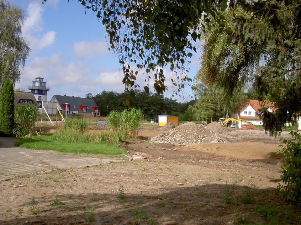 Vor der Terrasse befindet sich die Baustelle Hotel Windland