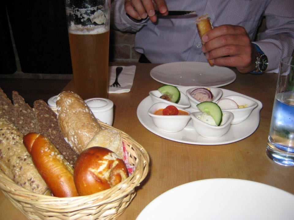 Restaurant Heuriger Lindner Hotel Vienna Am Belvedere, part of JdV by Hyatt