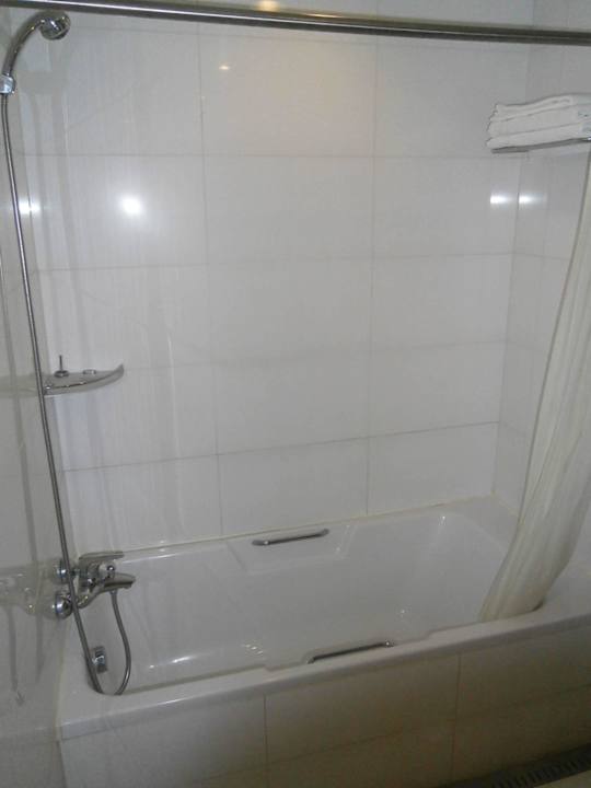 Badezimmer mit Wanne Hotel Airport