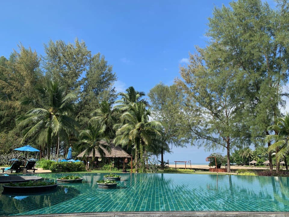 Ausblick Apsara Beachfront Resort & Villa - Resort