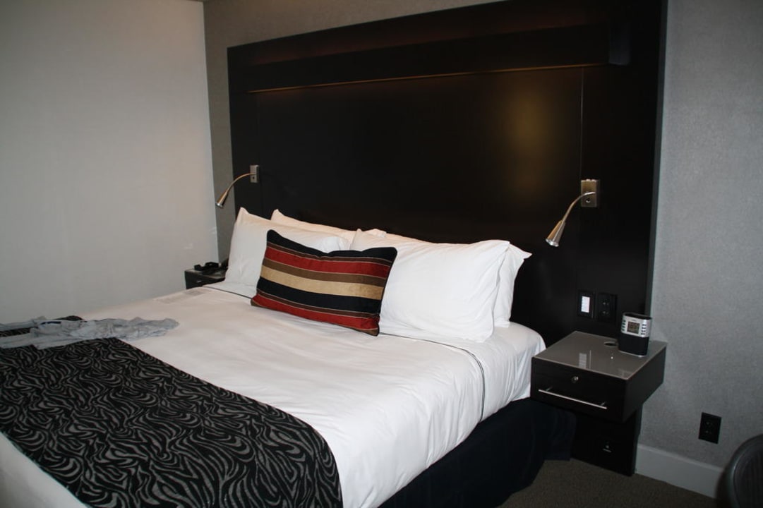 Großes, modernes Bett Hotel Royal Sonesta