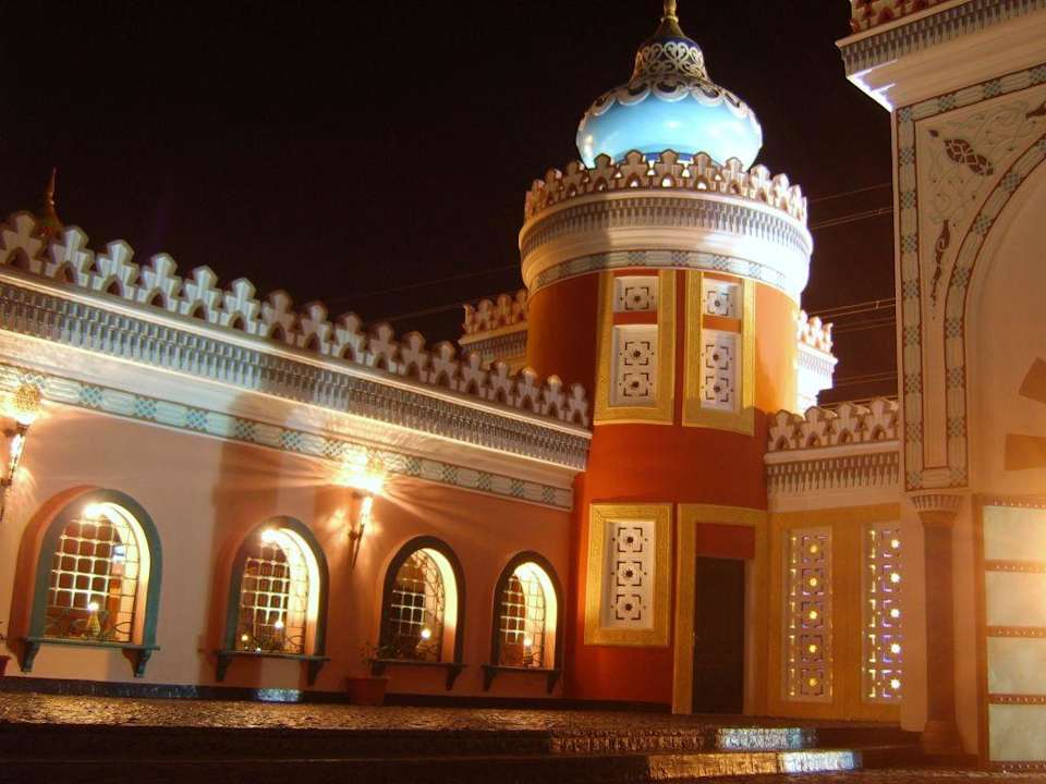 Gebäude am Eingang Pickalbatros Alf Leila Wa Leila Resort - Neverland Hurghada