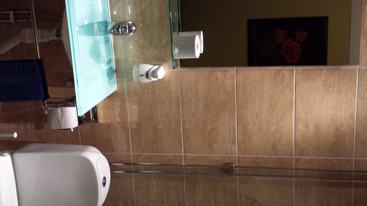 Bad so groß wie das restliche Zimmer Best Western Hotel Bentleys