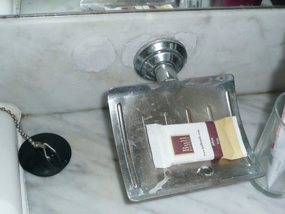 Die wacklige nostalgische Seifenablage Bull Eugenia Victoria & Spa