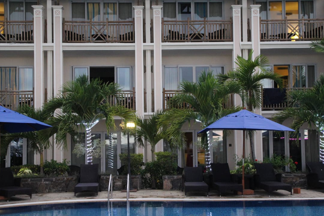 Außenansicht und Pool Pearle Beach Resort & Spa