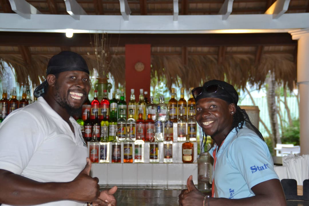 2 Papparazzi. Wyndham Alltra Samana