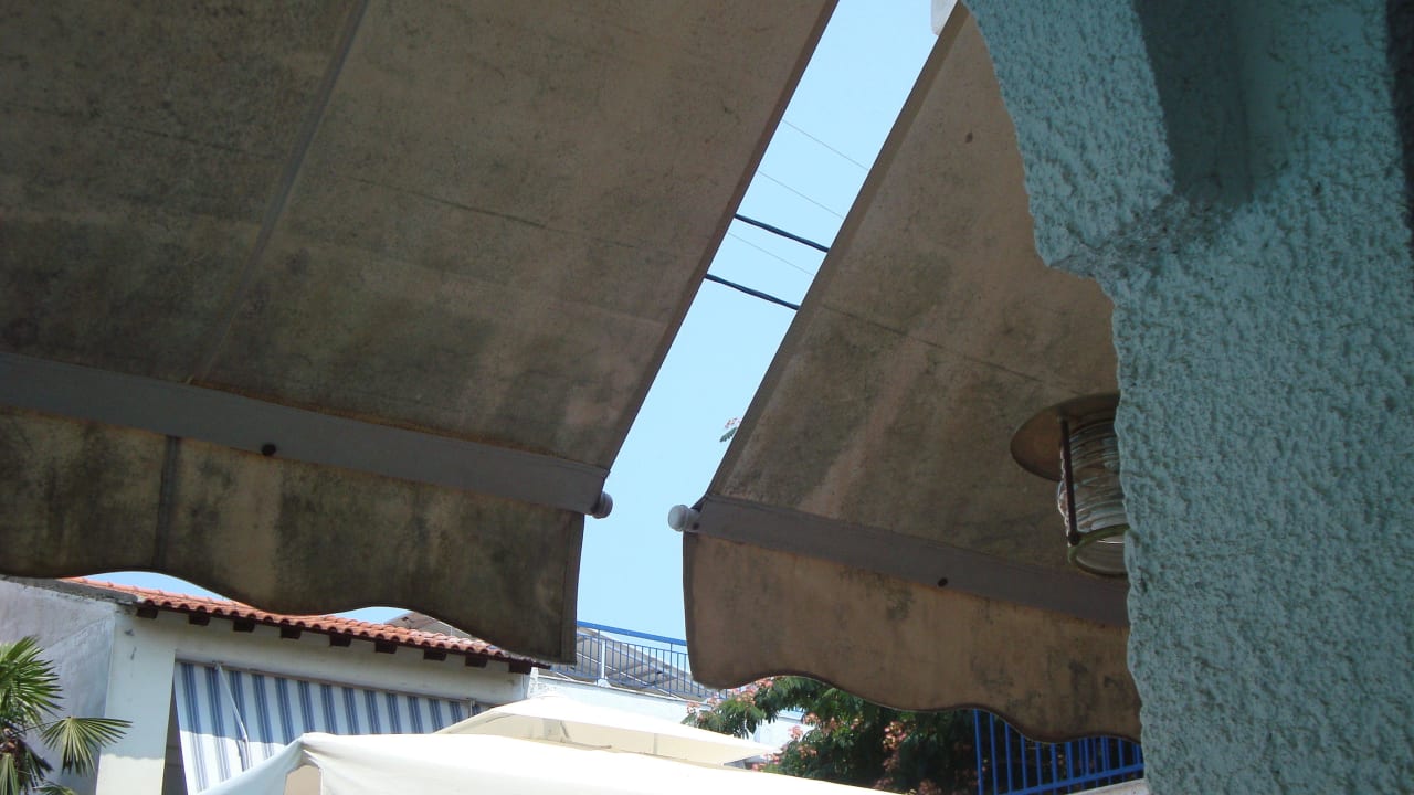 Stockflecken auf den Markisen Potidea Golden Beach Hotel - Across Hotels & Resorts