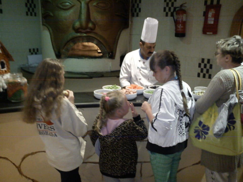 Готовят пиццу в итальянском ресторане Pickalbatros Aqua Park Resort - Hurghada