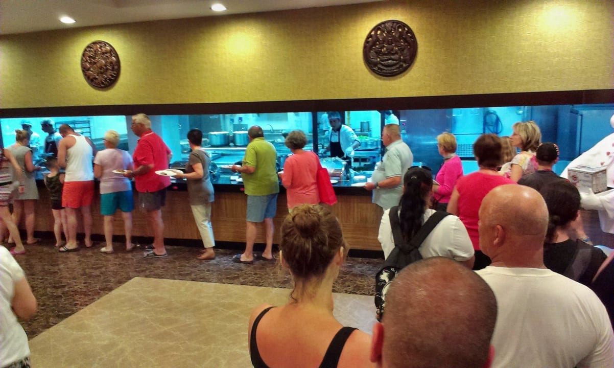 Anstehen zum Abendessen Siam Elegance Hotels & Spa