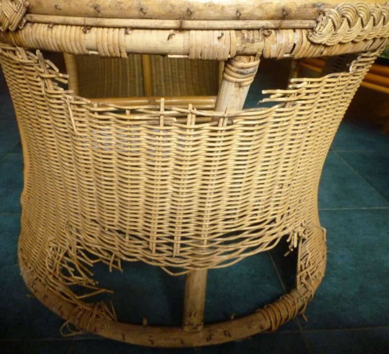 Tisch kaputt und bleibt kaputt Hotel Marco Polo