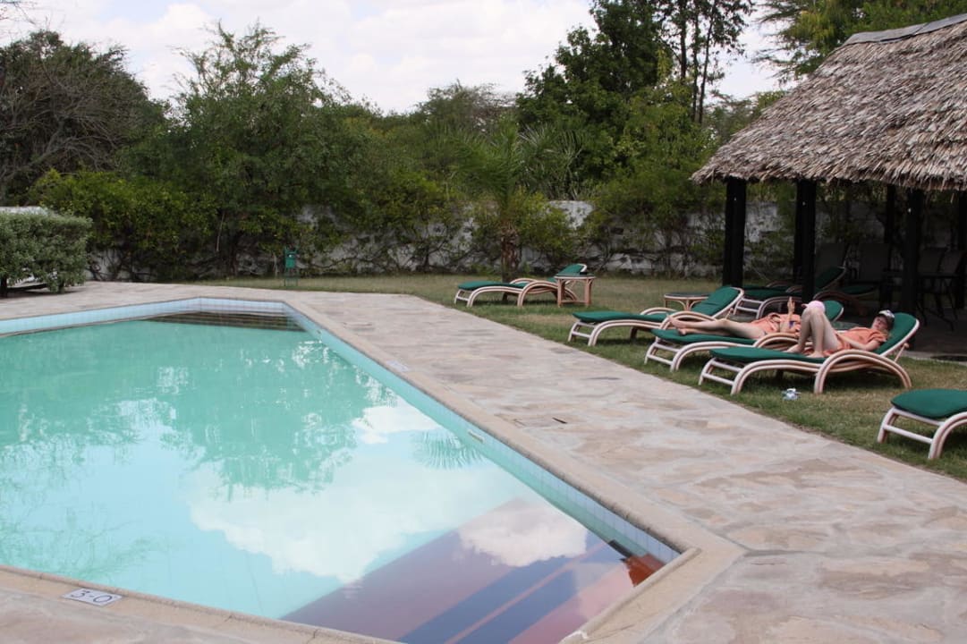 Pool der Lodge David Livingstone Safari Lodge