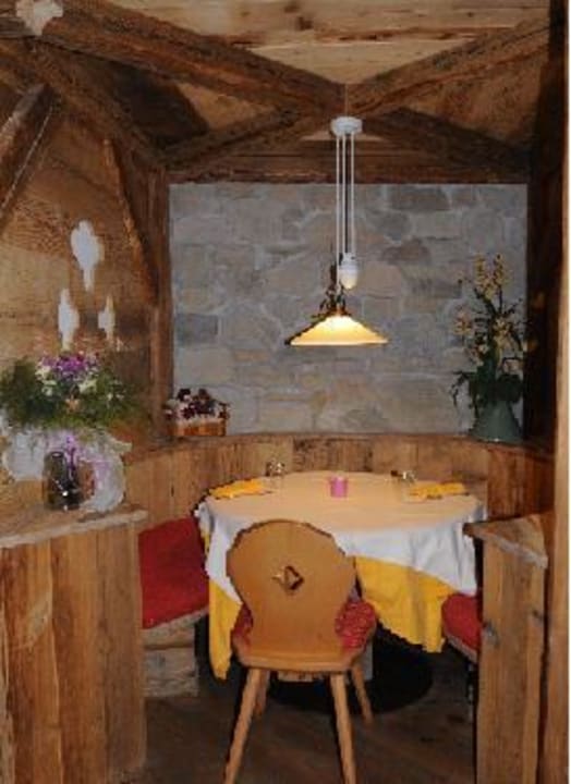 Particolare del ristorante Hotel Il Maniero