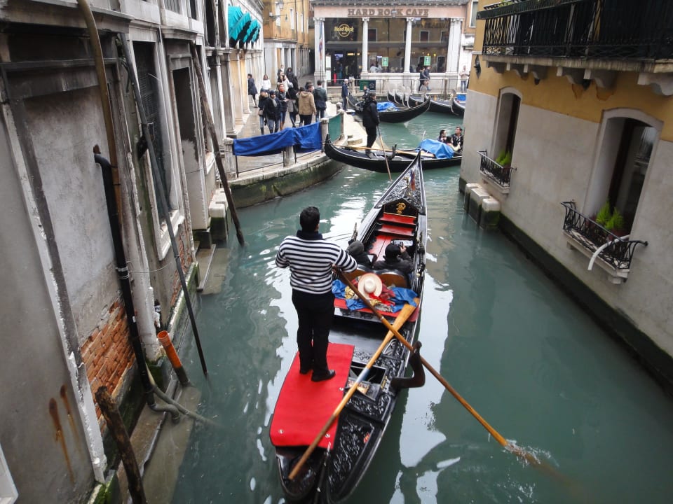 Вид из окна Albergo Cavalletto & Doge Orseolo