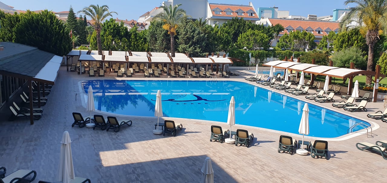 Pool Side Breeze Hotel