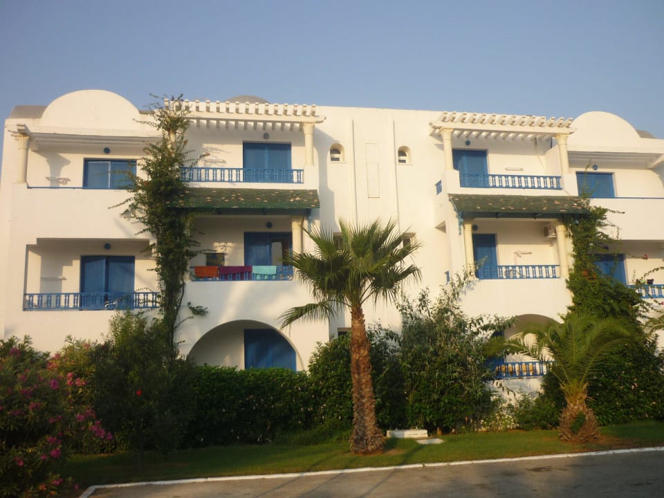 Außenansicht von Unterkünften mit Gartenanlage Club Salammbô Hammamet