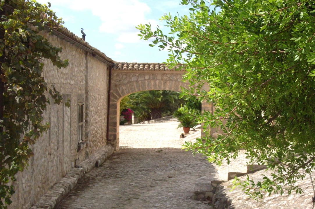 Ein schönes Tor Finca Serena