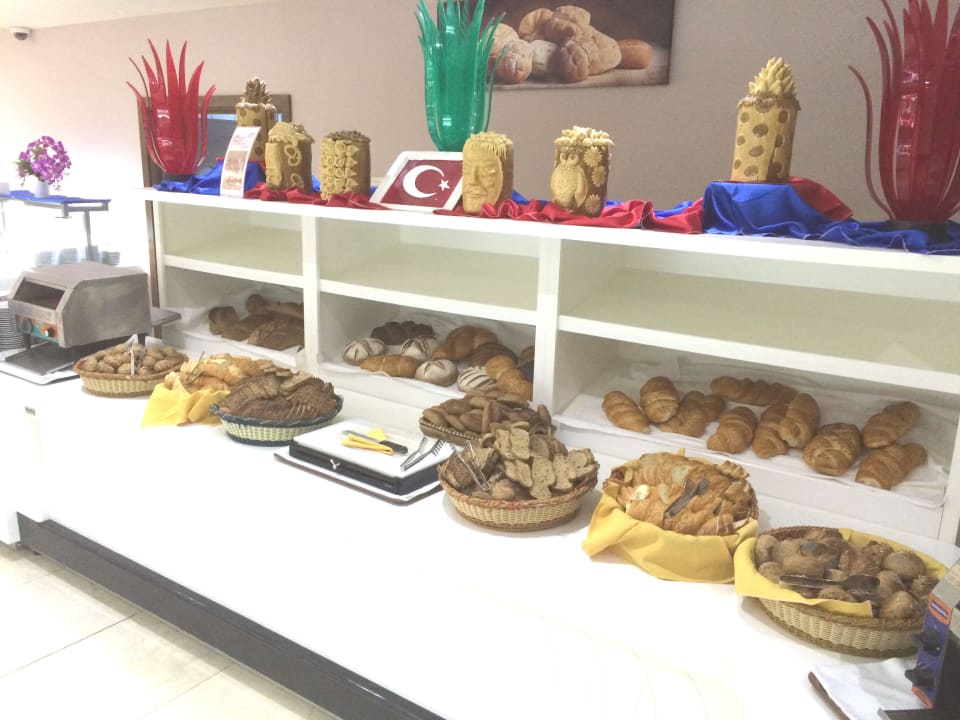 Brot- und Backwaren-Buffet Hane Family Resort