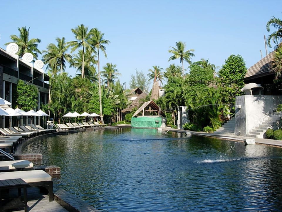 Grosser Pool mit Wasserfall und Wasserbar Hotel The Dewa Koh Chang