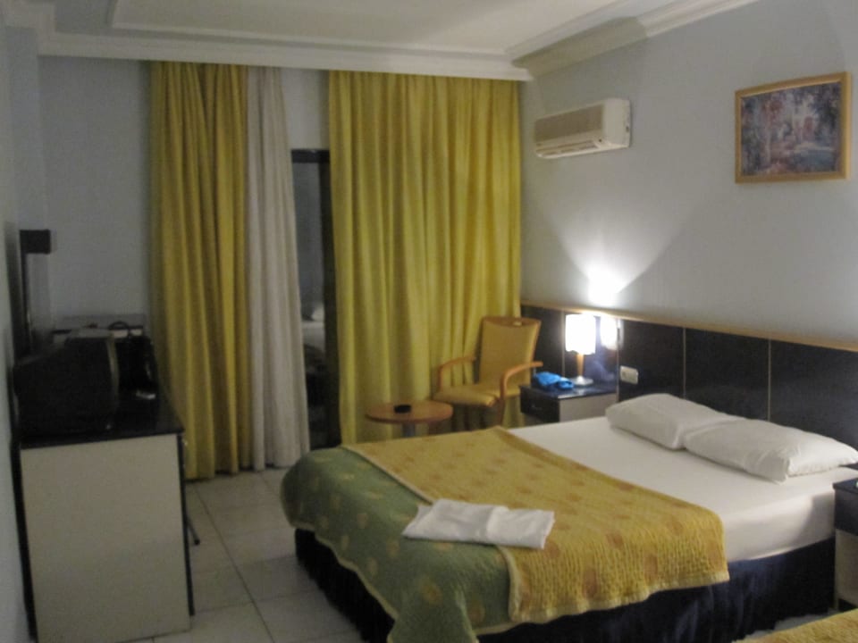 Troj-lůžkový pokoj Hotel Ares