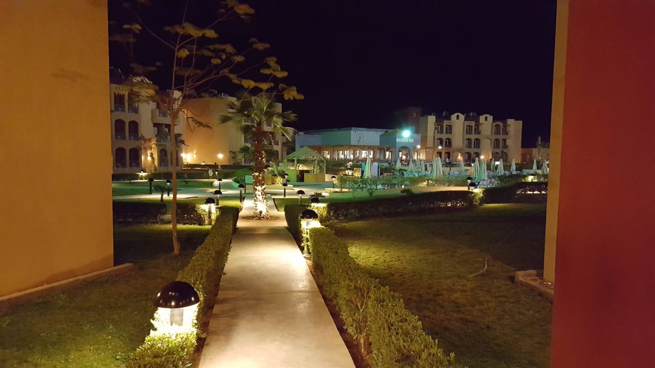 Zum Pool   Lemon & Soul Makadi Garden