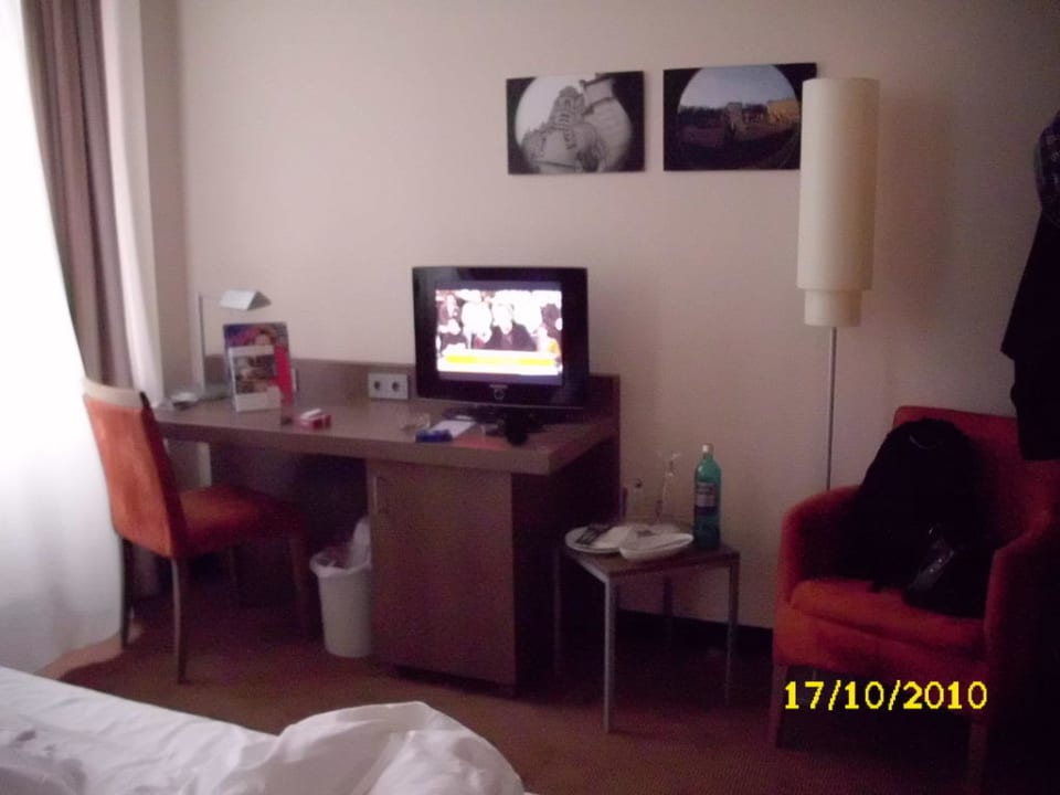 Zimmer mit Flachbildfernseher IntercityHotel Hannover