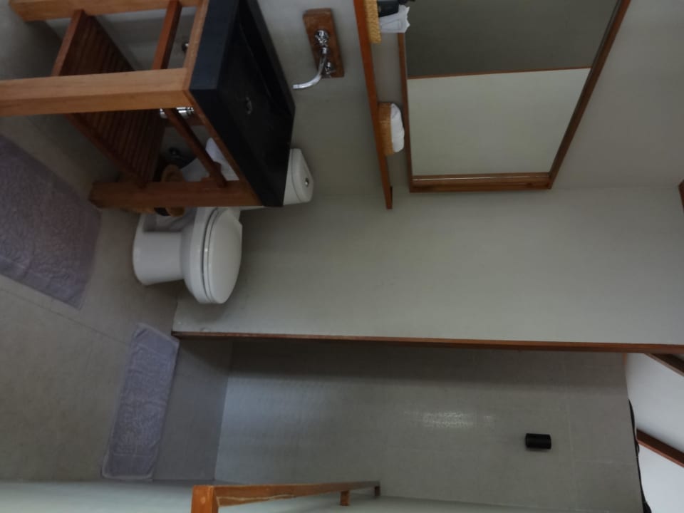 Etwas dunkel, aber sonst hochwertig - Badezimmer The Haad Tien Beach Resort