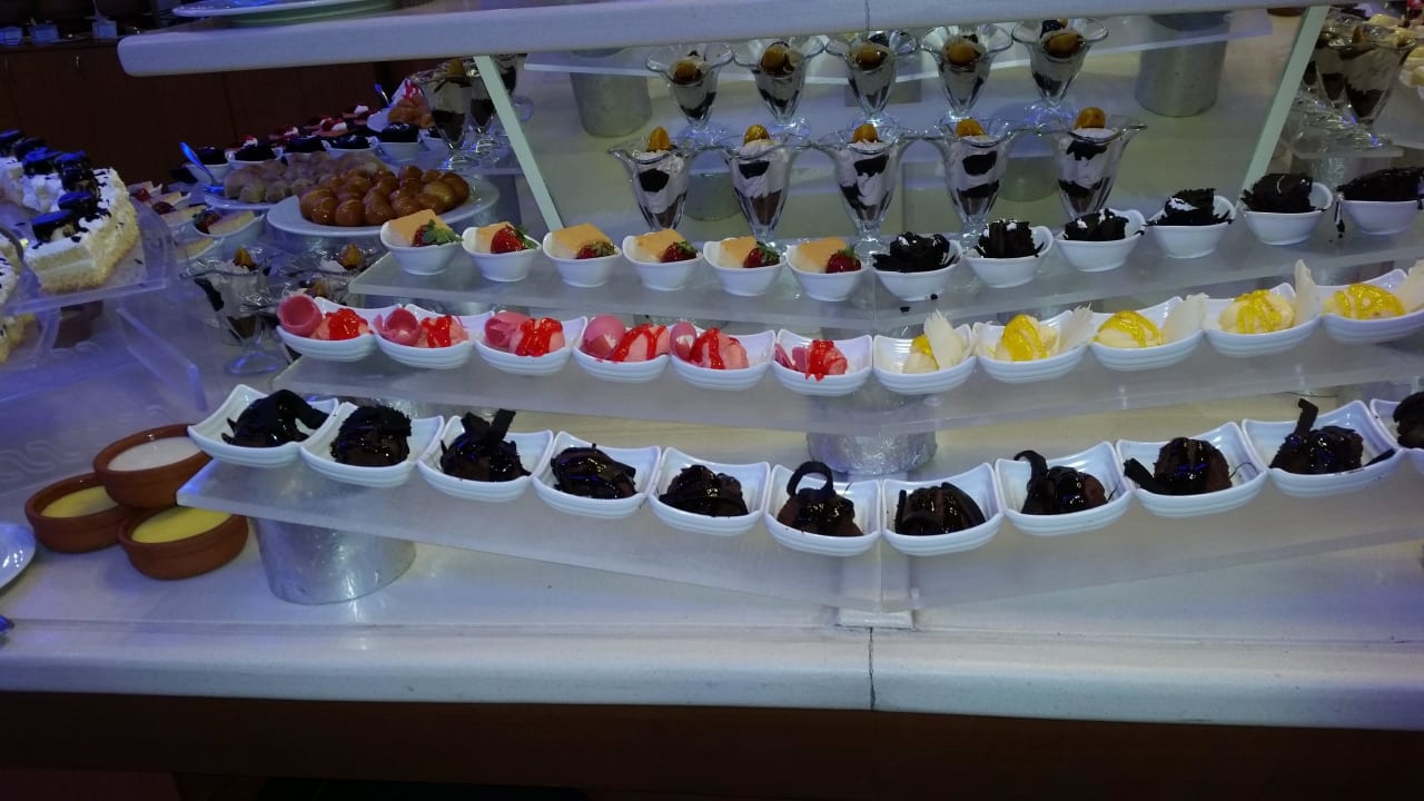 Nachtisch beim Abendessen Side Breeze Hotel