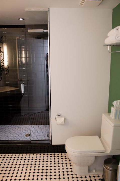 Bad Hotel Chez Swann