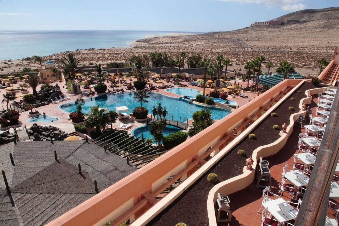 Rechte Teilansicht über das Hotel  H10 Playa Esmeralda - Adults only