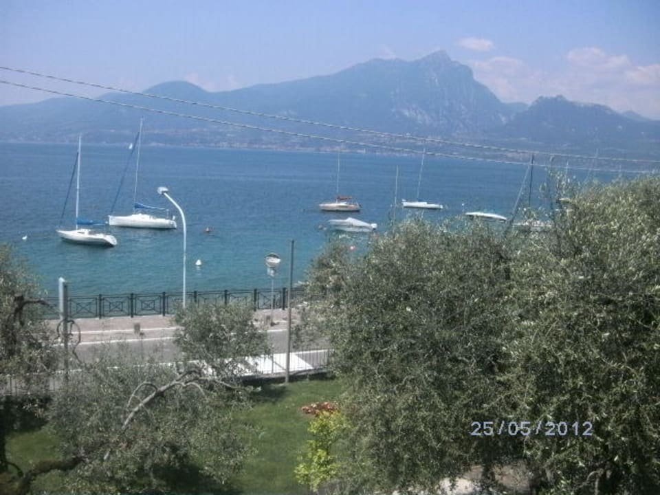 Ausblick vom Balkon Hotel Garden Torri Del Benaco