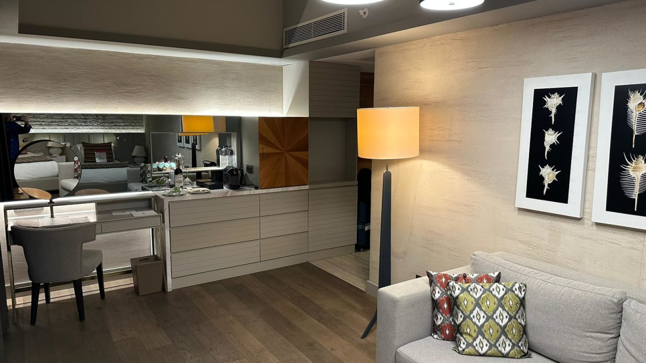 Zimmer Acanthus Cennet Barut Collection