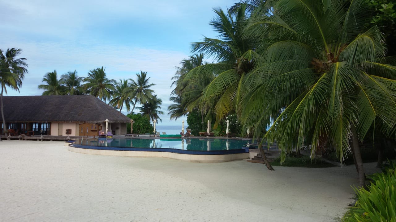 Pool Veligandu Maldives Resort Island
