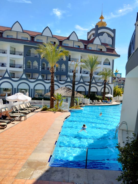 Pool Well Palace Side