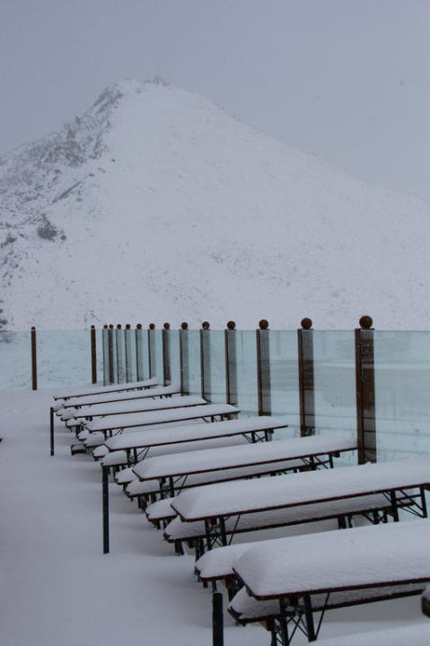 Terrasse im August Wedelhütte Hotel & Chalet