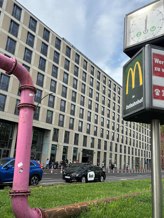 Außenansicht Schulz Hotel Berlin Wall at the East Side Gallery