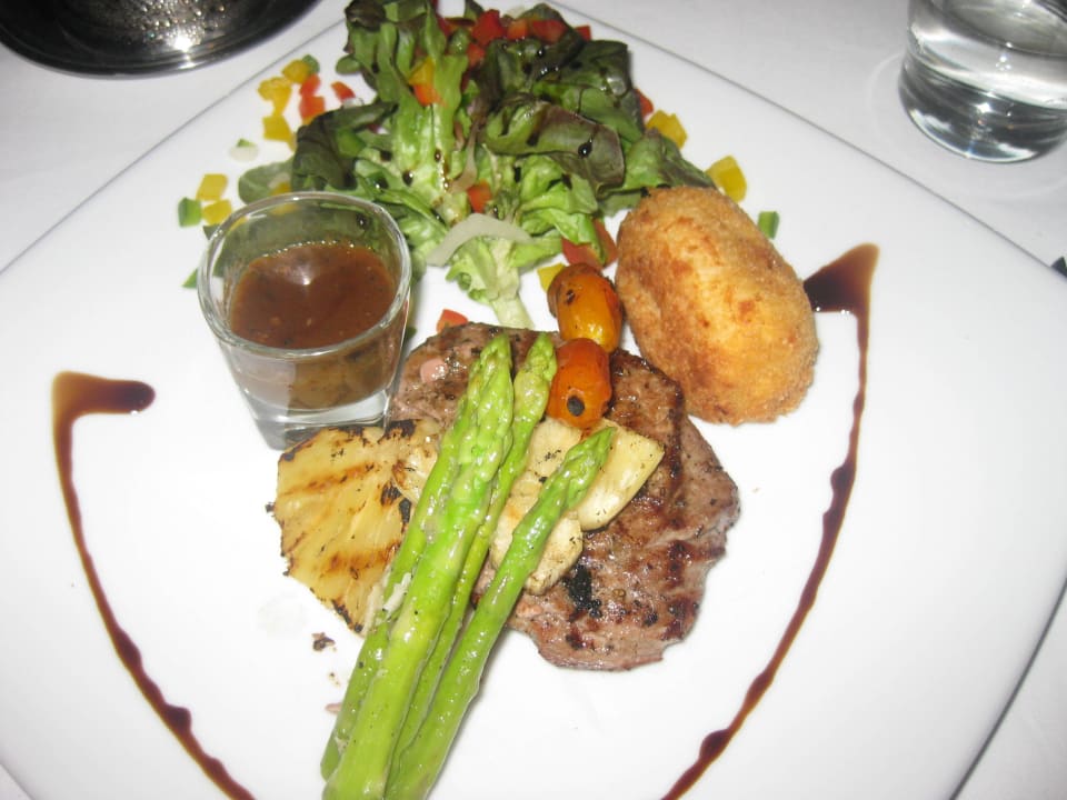 Hauptgang special unterm Pavillon Panviman Resort Koh Phangan