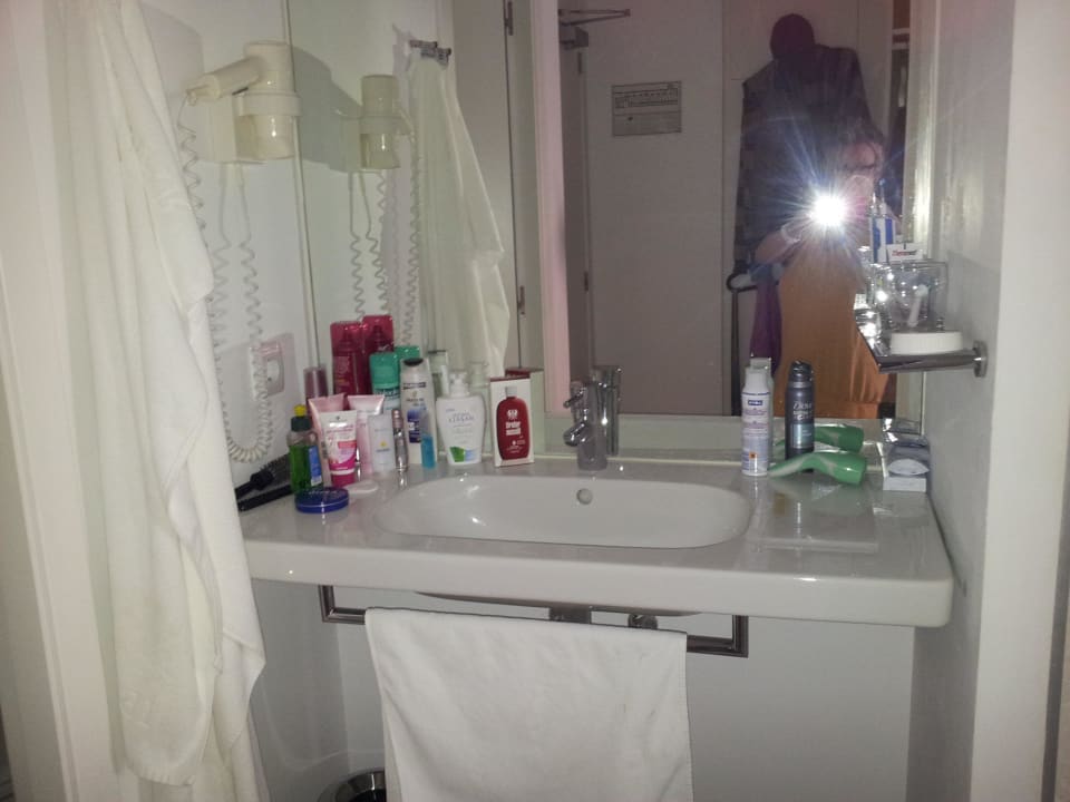 Ausreichend groß und kompfortabel… Iberostar Waves Bahia de Palma