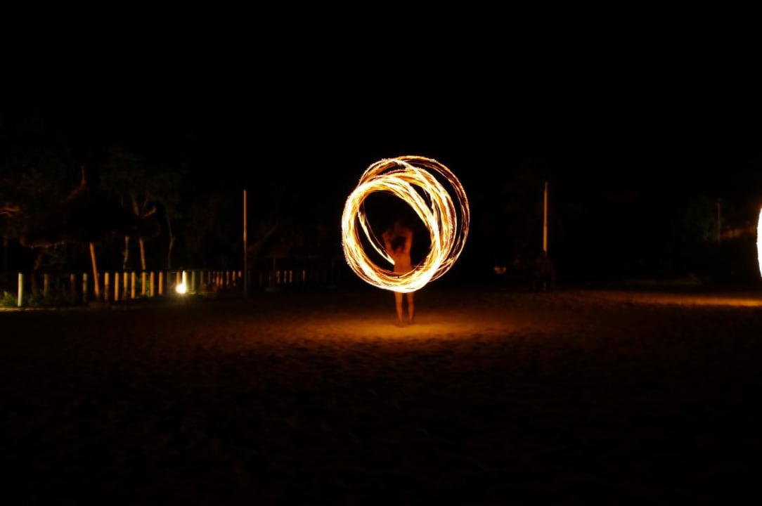 Animation bei Feuershow Temple Point Resort