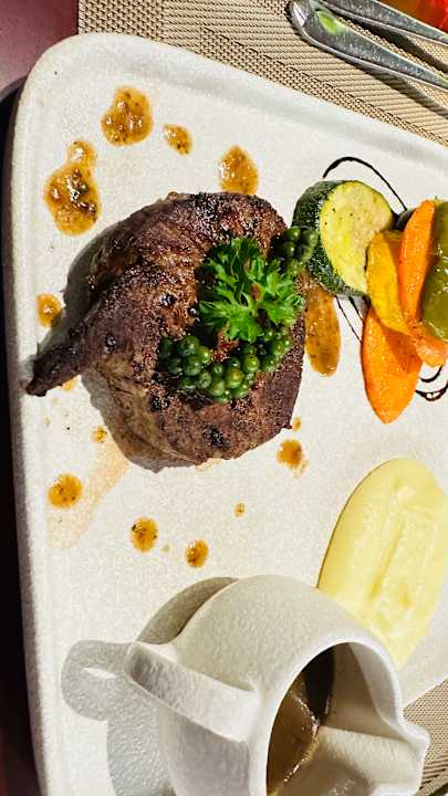 Gastro Pandanus Resort