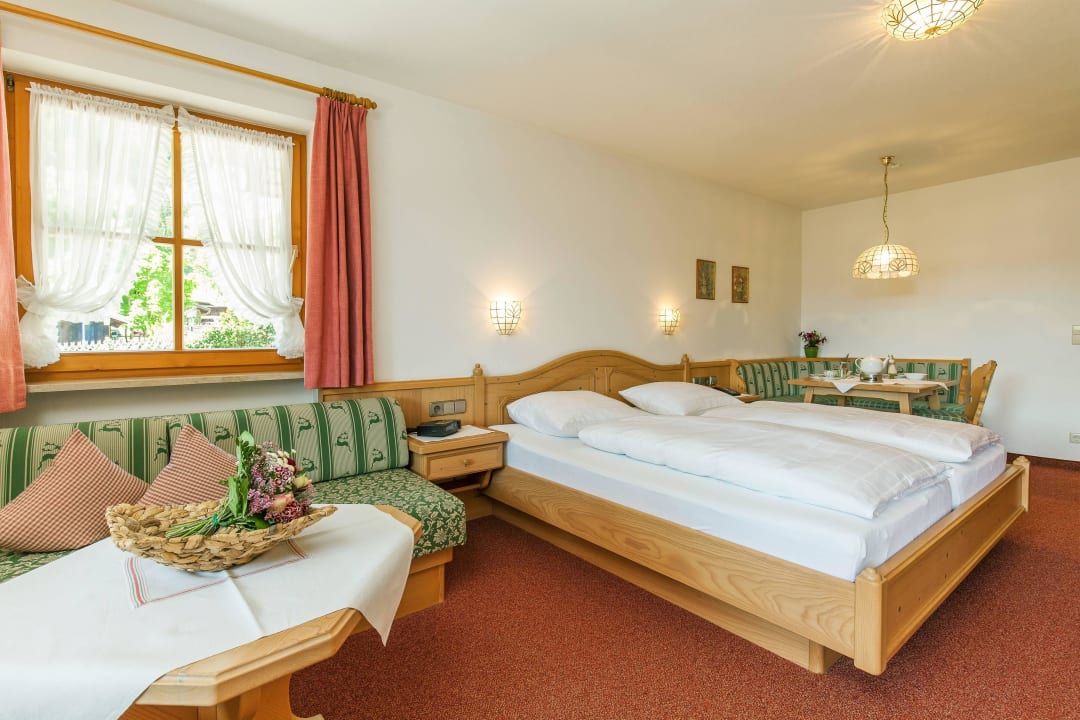 Wohn- und Schlafbereich einer 1-Raum Ferienwohnung Gästehaus Beim Foidlmoar