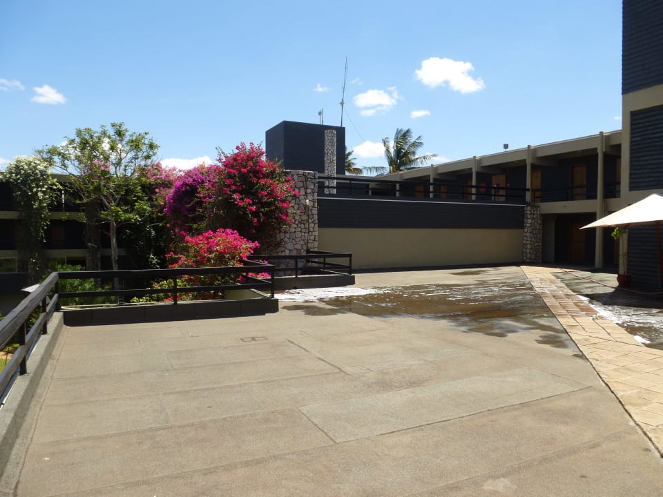 Auf der Dachterrasse Taita Hills Safari Resort & Spa